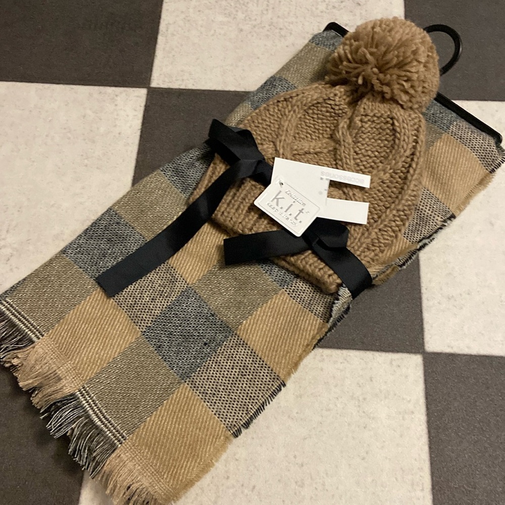 NWT Kit Collection Hat and Scarf Set
